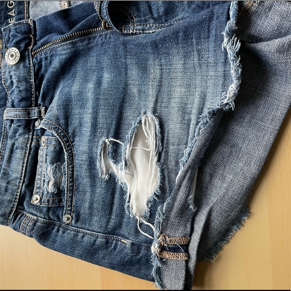 SOLD: AE Tomgirl Shortie Jean Shorts - Picture 5 of 9